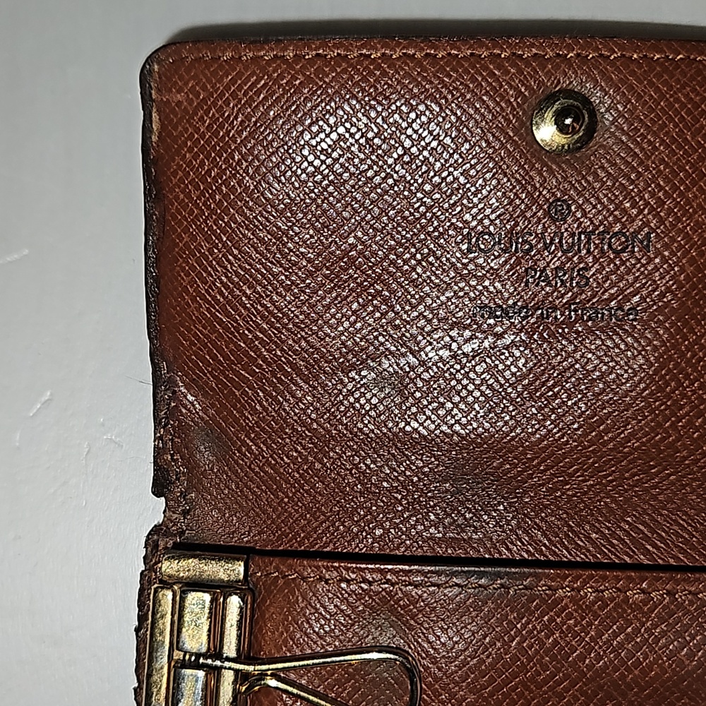 Louis Vuitton 6 Key Holder Monogram *Authentic* - Picture 13 of 17